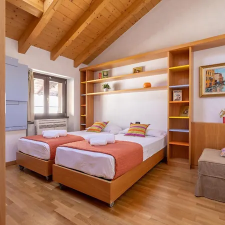 Appartement By The Ferry - *